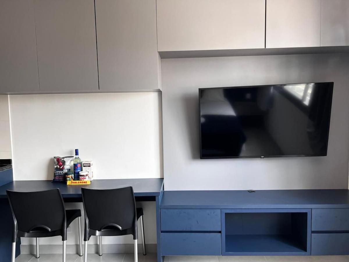 Apartamento V1108 | Novissimo E Funcional, Ao Lado Do Metro!